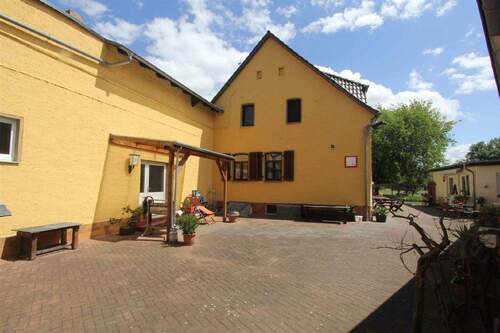Außenansicht vom Innenhof - Mehrfamilienhaus, Wohnhaus zum Kaufen in Zörbig