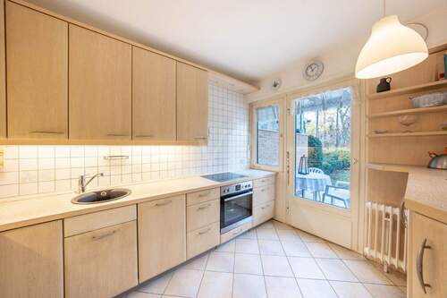 Küche mit Gartenausgang - 