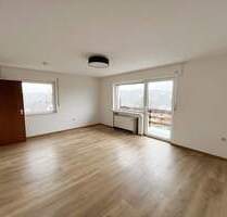 Gepflegte 3-Zimmer-Erdgeschosswohnung mit EBK, 2 Balkonen u.v.m.! - Windeck / Rosbach