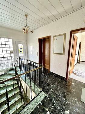 Eingang/Flur - 4 Zimmer Mehrfamilienhaus, Wohnhaus zum Kaufen in Illingen