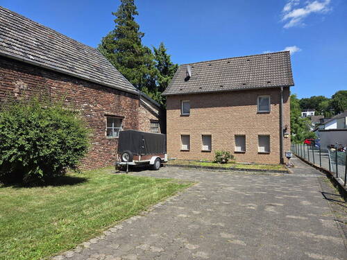vorderes Grundstück Haus - Haus mit Charme und Potential inkl. kleinem Baugrundstück in Bergisch Gladbach