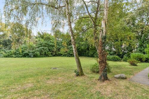 Blick vom Balkon in den Gemeinschaftsgarten - 1 Zimmer Etagenwohnung in Berlin