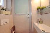 hochwertiges Gäste-WC mit Wandheizkörper - 