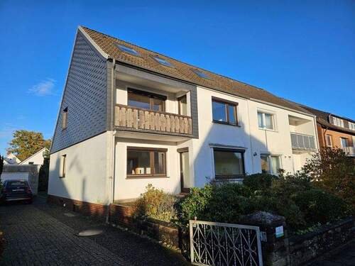 Seiteansicht - Doppelhaushälfte mit viel Potenzial in ruhiger Seitenstraße in zentraler Lage in DEL Stickgras