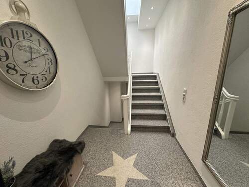 Treppenhaus - 9 Zimmer Mehrfamilienhaus, Wohnhaus in Bad Driburg