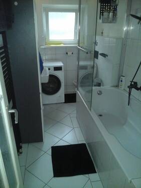 Helles Vollbad mit Fenster - 