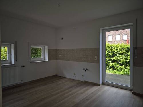 Küche m. Zugang zum Garten - 