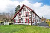 Immobilien-Monschau-MFH-kaufen-RW704-01 - PHI AACHEN - Idyllisches Fachwerkensemble! Drei stilvolle Wohnungen in saniertem Fachwerkhaus in Monschau-Konzen!