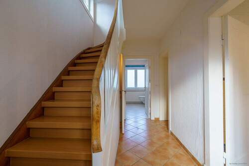 Treppe ins Obergeschoss - 