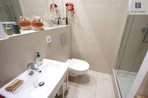 Gäste-WC mit Dusche - 