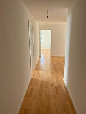 Bild vom der Eingangstür aus - 4 Zimmer Etagenwohnung in Überlingen