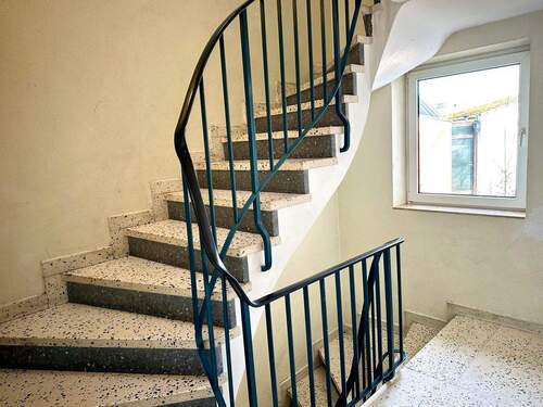 Lichtdurchflutetes Treppenhaus - Gewerbeobjekt (Büro, Produktion, Verkauf) in Hamburg zum Kaufen