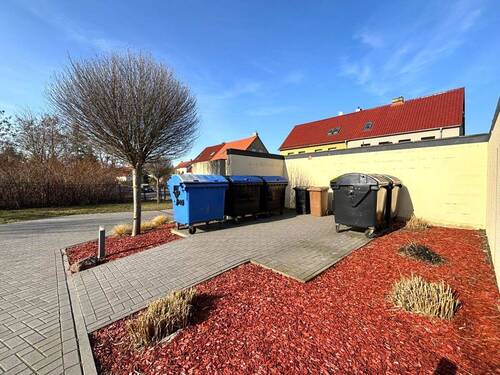 Müllstellplatz - 