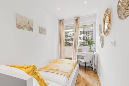 Zimmer 4.jpg - **OBERGIESING! Frisch saniertes WG-Zimmer mit Balkon ab sofort frei!