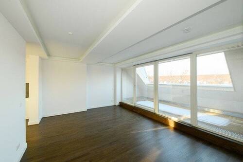 Wohnbereich - Tolle Aussichten! + Dunkles Parkett + Fußbodenheizung + große Dachloggia + Tageslichtbad + LED-Licht