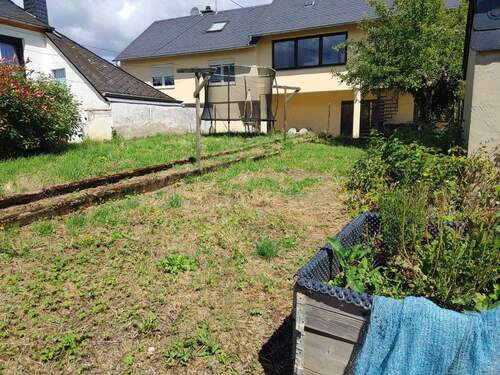 Garten - 9 Zimmer Einfamilienhaus zum Kaufen in Lieser