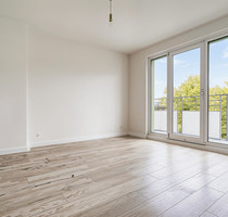 Köln-Nippes: Frisch renovierte, helle 2 Zimmer Dachgeschosswohnung mit zwei Balkonen