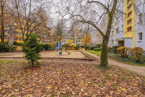 Innenhof mit Grünanlage - 3 Zimmer Etagenwohnung zum Kaufen in Berlin