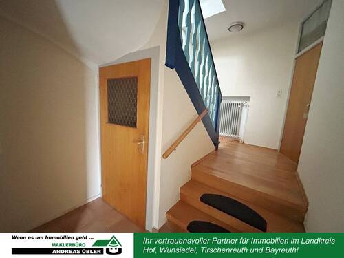 Treppenhaus - 1 Zimmer Mehrfamilienhaus, Wohnhaus zum Kaufen in Rehau