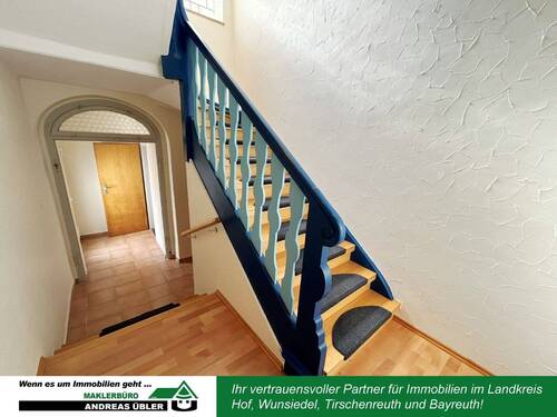 Treppenhaus - 1 Zimmer Mehrfamilienhaus, Wohnhaus in Rehau