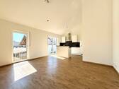 Wohnbereich mit Küche - Etagenwohnung mit 64,00 m&sup2; in Baar-Ebenhausen zur Miete