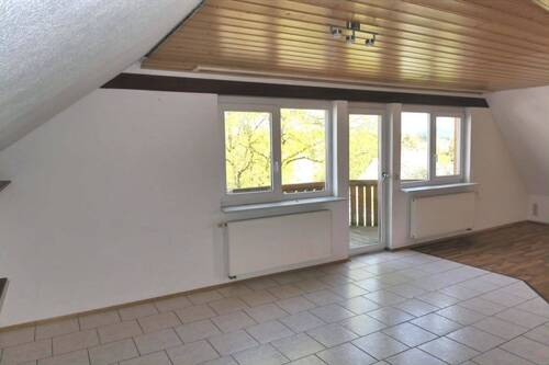Essbereich mit Zutritt zum Balkon - 