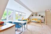 Wohn-/Esszimmer DG Wohnung - 8 Zimmer Mehrfamilienhaus, Wohnhaus zum Kaufen in Rissen