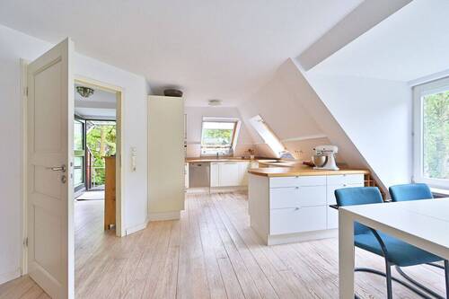 Küche DG Wohnung - 8 Zimmer Mehrfamilienhaus, Wohnhaus in Rissen