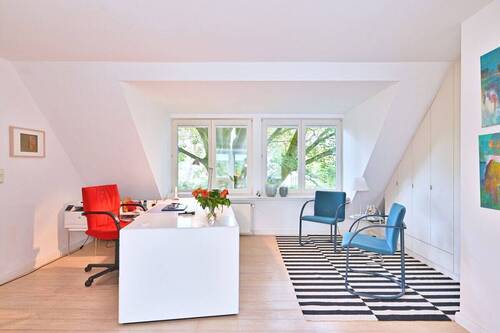 Büro DG Wohnung - Mehrfamilienhaus, Wohnhaus mit 265,00 m&sup2; in Rissen zum Kaufen