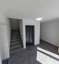 Treppenhaus mit Aufzug - 