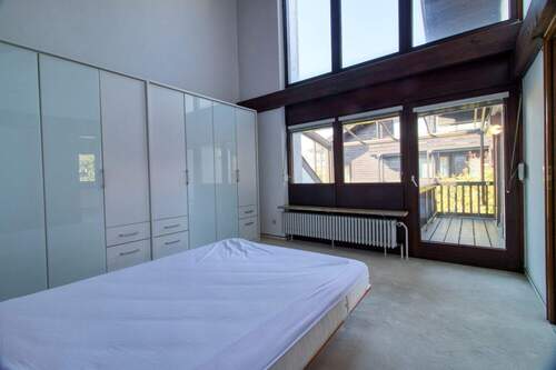 Schlafzimmer 1 mit überdachtem Balkon - 