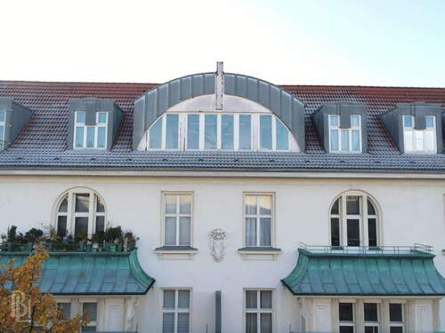 Bildausschnitt der Außenansicht - Ihr Investment in Berliner Bestlage: 2-Zimmer-Dachgeschosswohnung im Umfeld des Kurfürstendamm