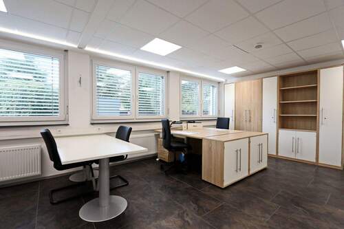 neue Büromöbel im EG - 