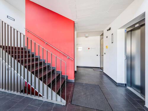 Treppenhaus mit Aufzug - Büro mit 955,00 m&sup2; in Hofstetten zum Kaufen