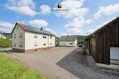 Liegenschaft - TOP gepflegtes Einfamilienhaus + 1 Zweifamilienhaus + großer Scheune