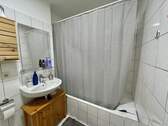Bad mit Wanne - 
