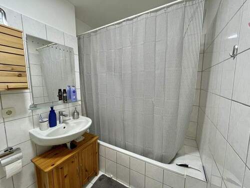 Bad mit Wanne - 