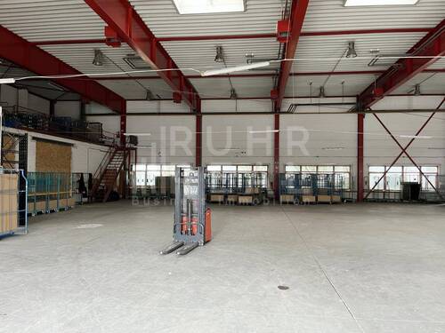Halle - Attraktive Hallen- Bürokombination 