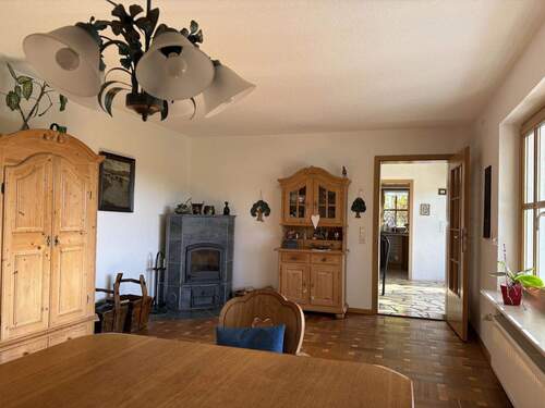 Esszimmer mit Ofen - 