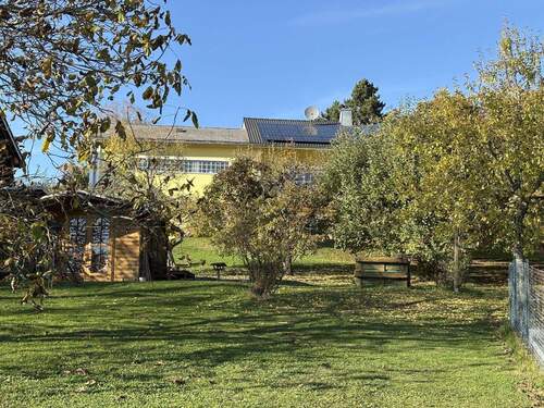 Südansicht mit Gartenhaus - Einfamilienhaus mit 251,00 m&sup2; in Weilheim zum Kaufen