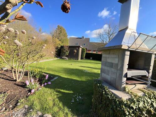 Garten - (KI generiert) - 8 Zimmer Mehrfamilienhaus, Wohnhaus in Großwaabs