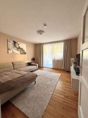 Wohnzimmer - Gepflegte 3-Zimmer Wohnung mit Balkon in Kaufbeuren zu vermieten