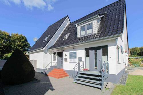 zwei getrennte Eingangsbereiche - Charmantes und saniertes Zweifamilienhaus: Wohnen und Arbeiten oder Mehrgenerationen möglich