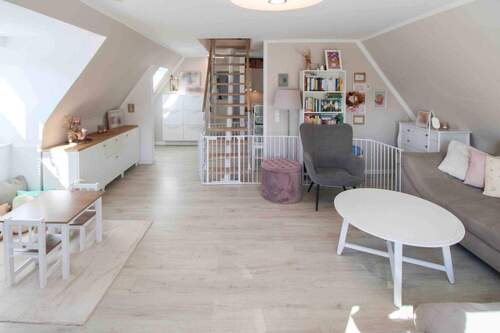 lichtdurchfluteter Wohnbereich - 8 Zimmer Einfamilienhaus zum Kaufen in Flensburg