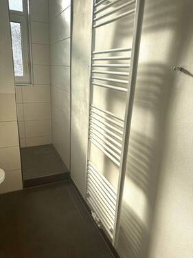 Badezimmer - 3 Zimmer Etagenwohnung zur Miete in Hannover