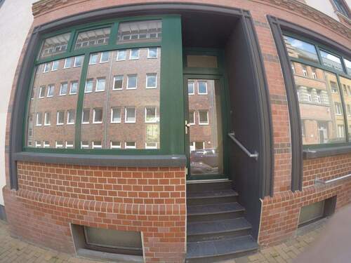 Eingang von der Straßenseite - 