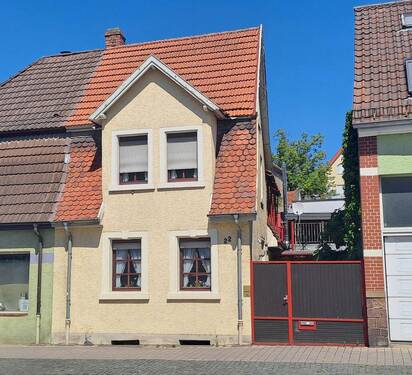 Straßenansicht - Wiesloch*** Doppelhaushälfte in zentraler Lage sucht ambitionierten Heimwerker