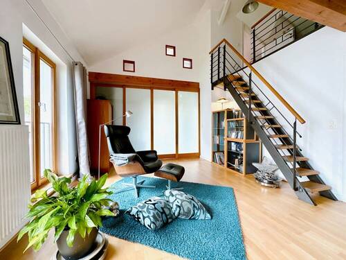 Wohnbereich OG mit Treppe zur Galerie - 