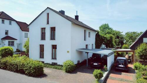 Hausansicht - Licht, Luft & Lebensqualität - außergewöhnliches Zuhause mit vielen Details zum Verlieben