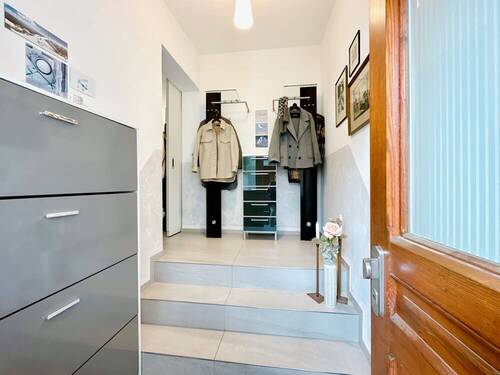 Eingangsbereich - 7 Zimmer Einfamilienhaus zum Kaufen in Bielefeld / Stieghorst
